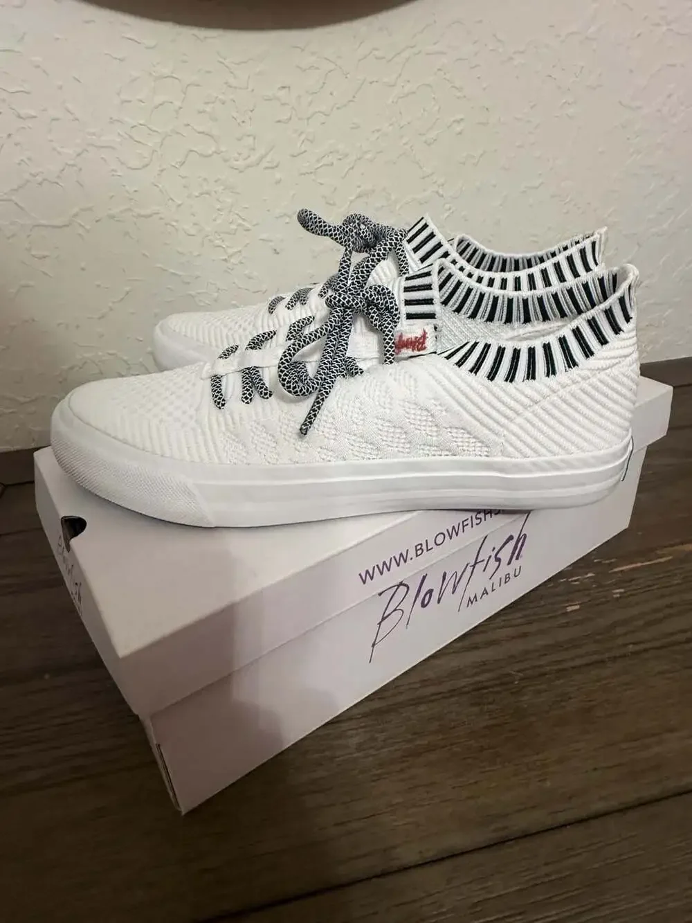 Blowfish Malibu Women's Mazaki Off White Matrix Knit Sneakers Size 8